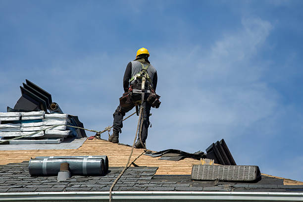 Professional Roofing technician working in Mooreland, IN